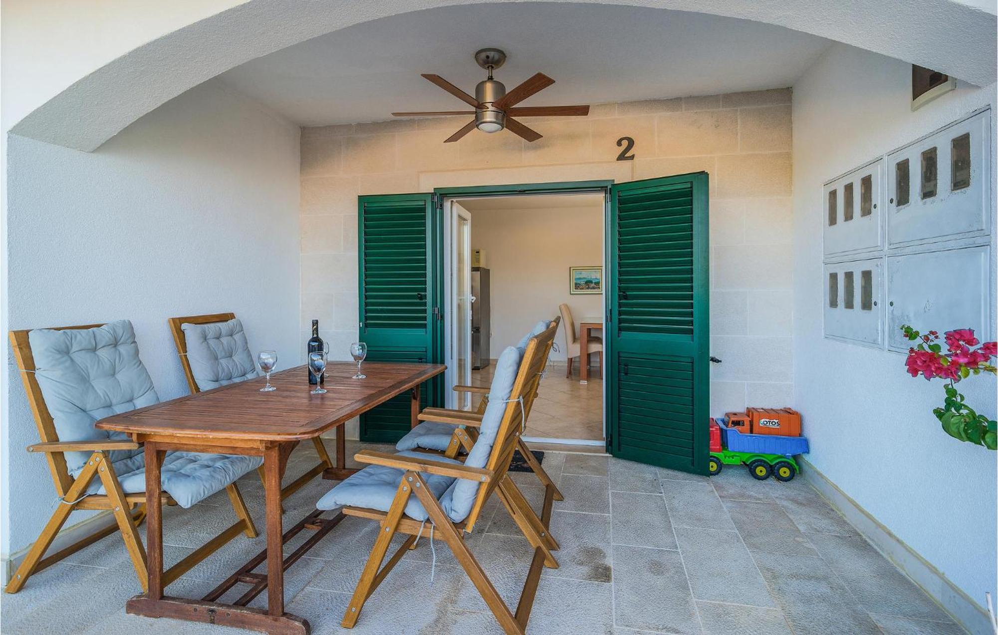 Nice Home In Postira With Outdoor Swimming Pool Luaran gambar