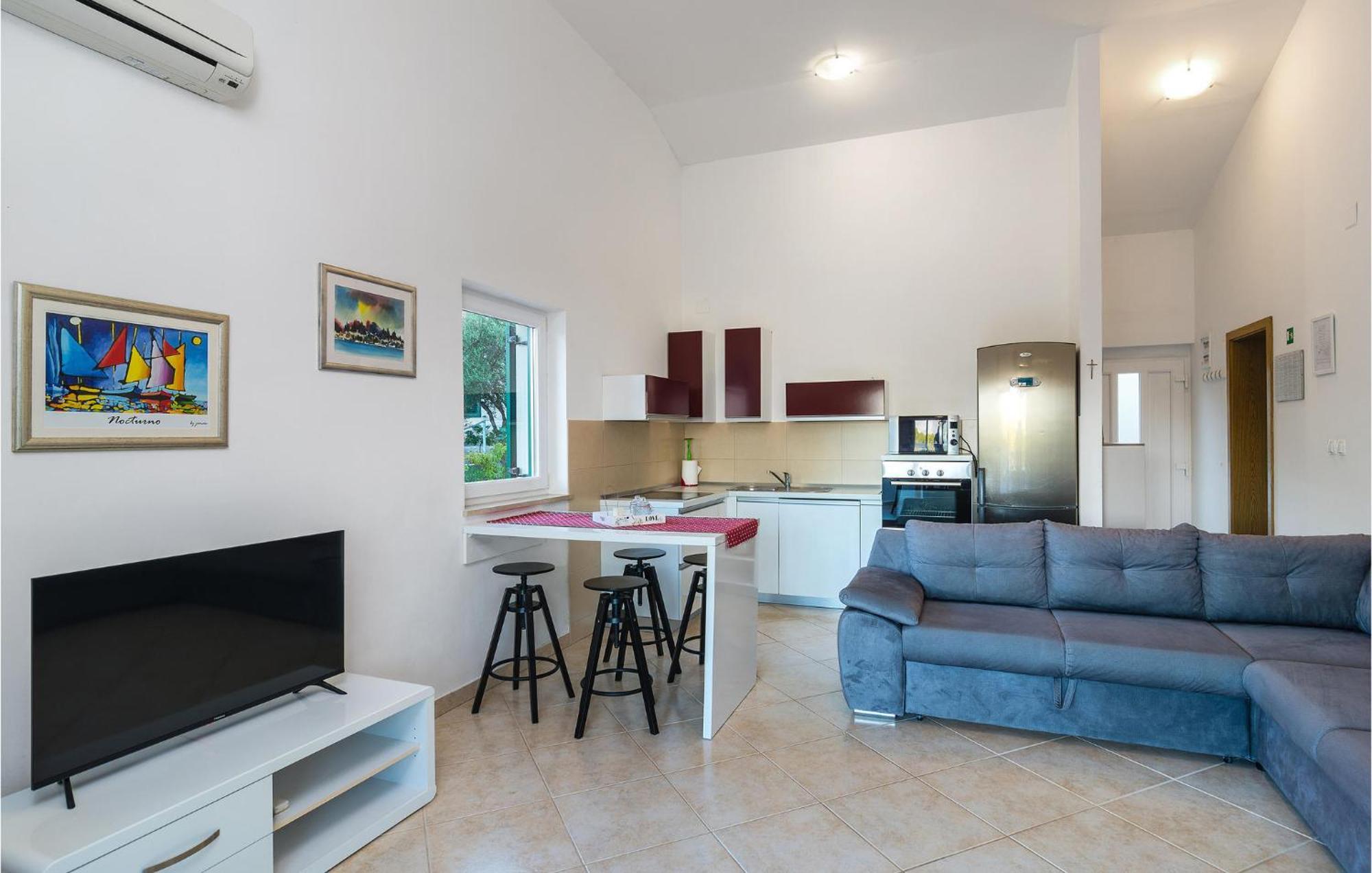 Nice Home In Postira With Outdoor Swimming Pool Luaran gambar