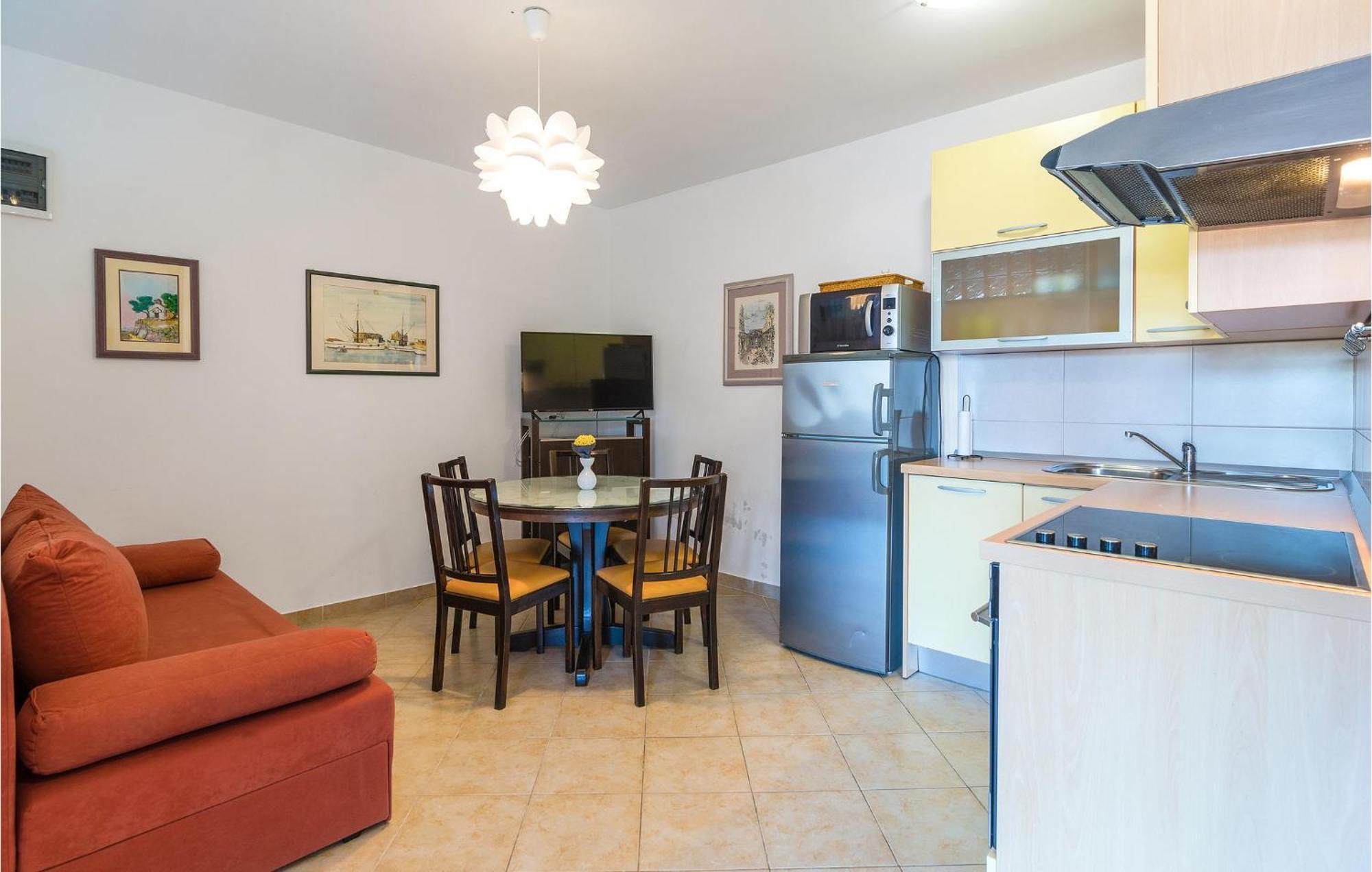 Nice Home In Postira With Outdoor Swimming Pool Luaran gambar
