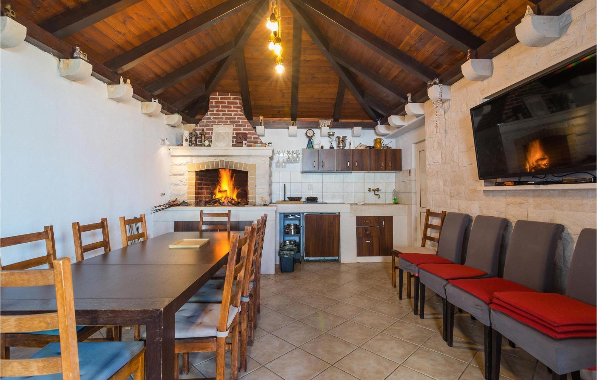 Nice Home In Postira With Outdoor Swimming Pool Luaran gambar